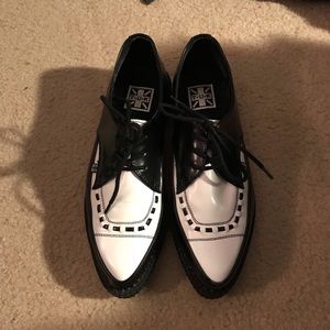 t.u.k black and white pointed toe creepers